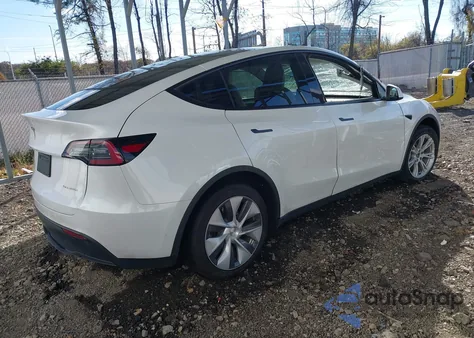 2023 Tesla Model Y Awd/Long Range Dual Motor All-Wheel Drive z USA, uszkodzony, nr VIN 7SAYGDEE7PF699670